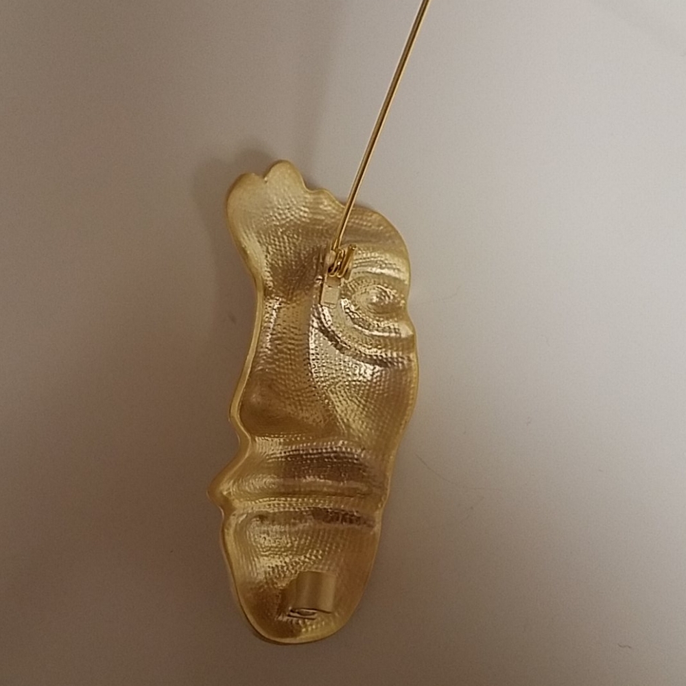Half Face Brooch - Picture 4 of 4